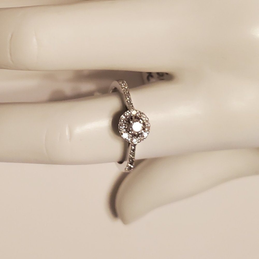Brand  new beautiful diamond 14K  white gold ring - Picture 7 of 9